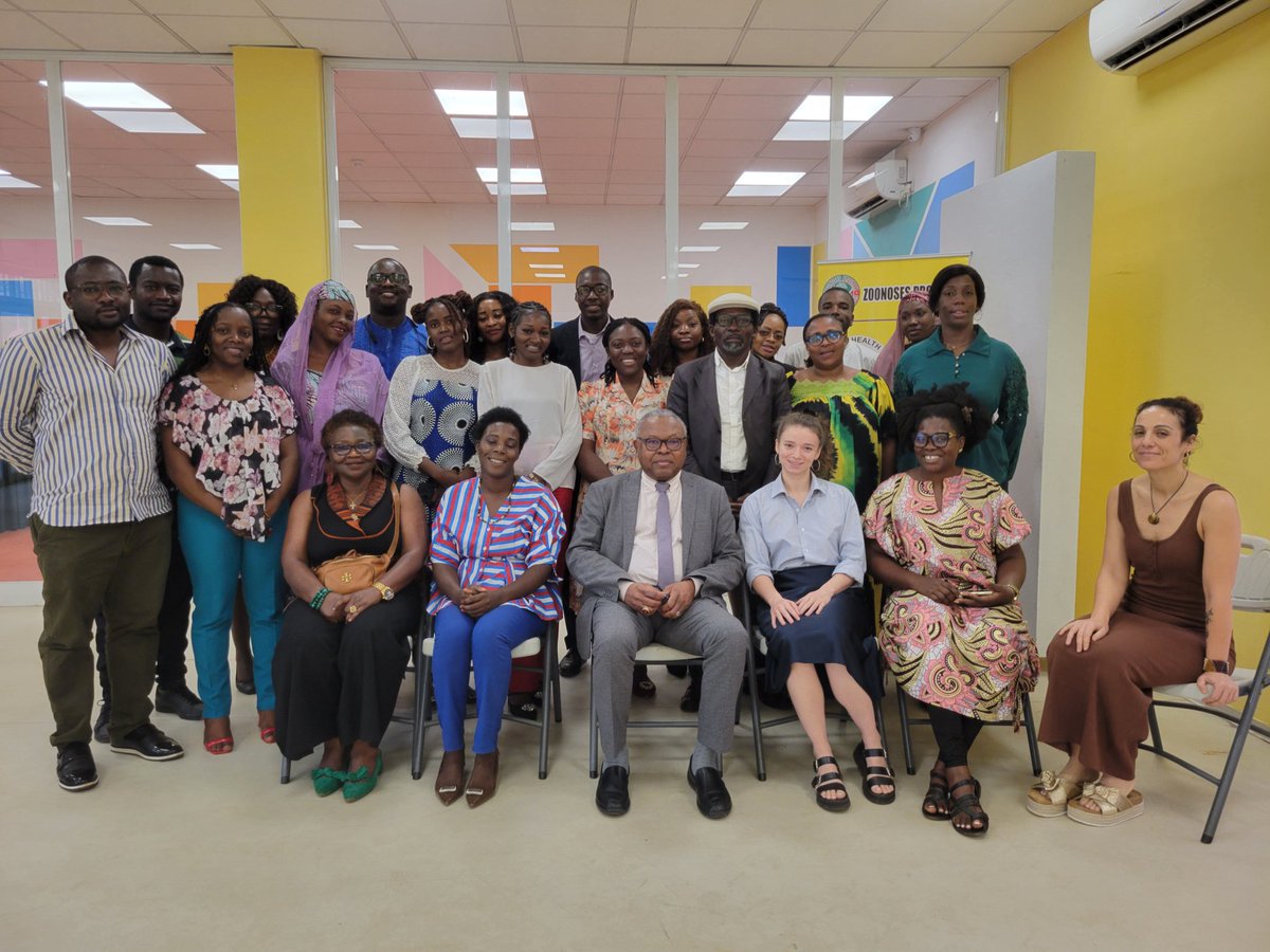 CmrZoonoses's tweet photo. Le Programme Zoonoses, en collaboration avec le Projet ZOOSANTE, a organisé le 17 janvier 2024 à Yaoundé, le lancement des activités dudit Projet, qui a été mis en place afin de poursuivre les actions de l'enquête épidémiologique menée en juillet 2023 par le projet TrOHika. https://t.co/5Jz3M2hsqR