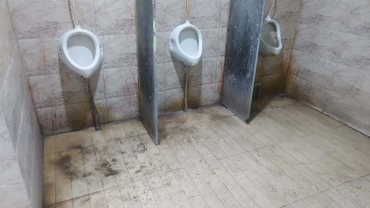 MeghrajRajeev's tweet image. The healt minister of West Bengal must take note NKDA Market Newton,  Filth is a mild word.  #SmartCityNewtown #SmartToilets #SwachhBharat