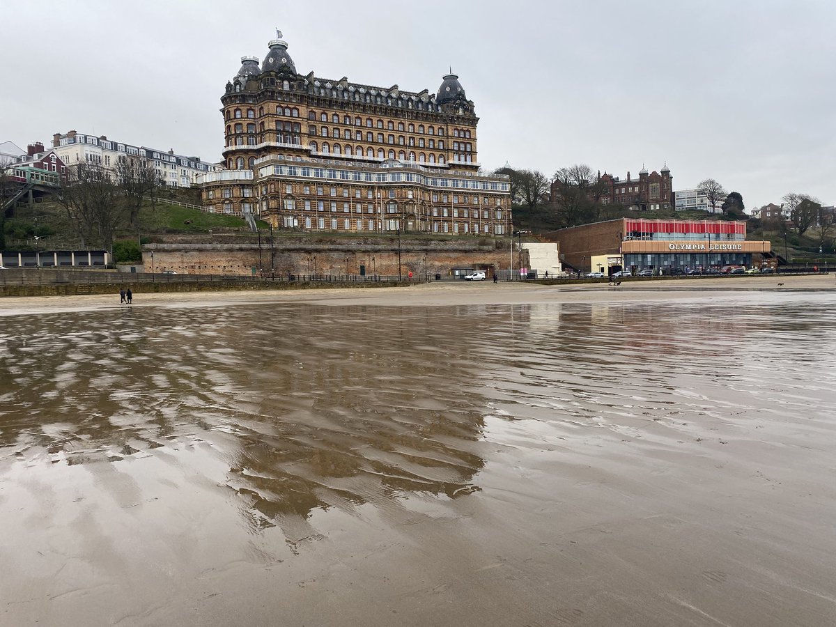 MarineViewGH's tweet image. Afternoon stroll along the south bay beach today #stroll #seaside #scarborough