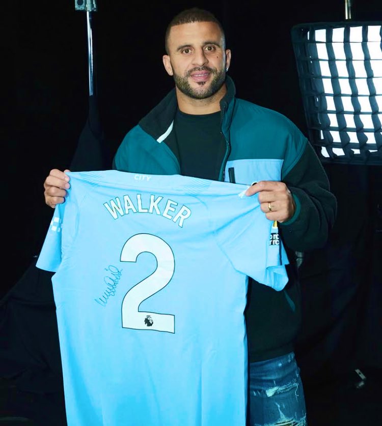 FRBlueMoon's tweet photo. 😢 Le capitaine de @ManCity, le plus grand latéral droit de l’histoire de la Premier League, Kyle Walker, a eu son dernier jour au club aujourd'hui et a fait ses adieux. 

[via @FPLMaineRoad] https://t.co/JcVUAr7fjU