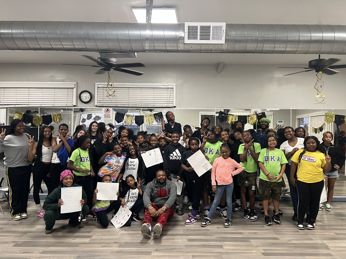 DatKrew661's tweet photo. @thestormdebarge The impact you have on these young lives is immeasurable. 💯🙌🏾

Thank you for your dedication and for nurturing their potential. You're an inspiration, Storm.✨️💜 https://t.co/Oi8Jbllnvd