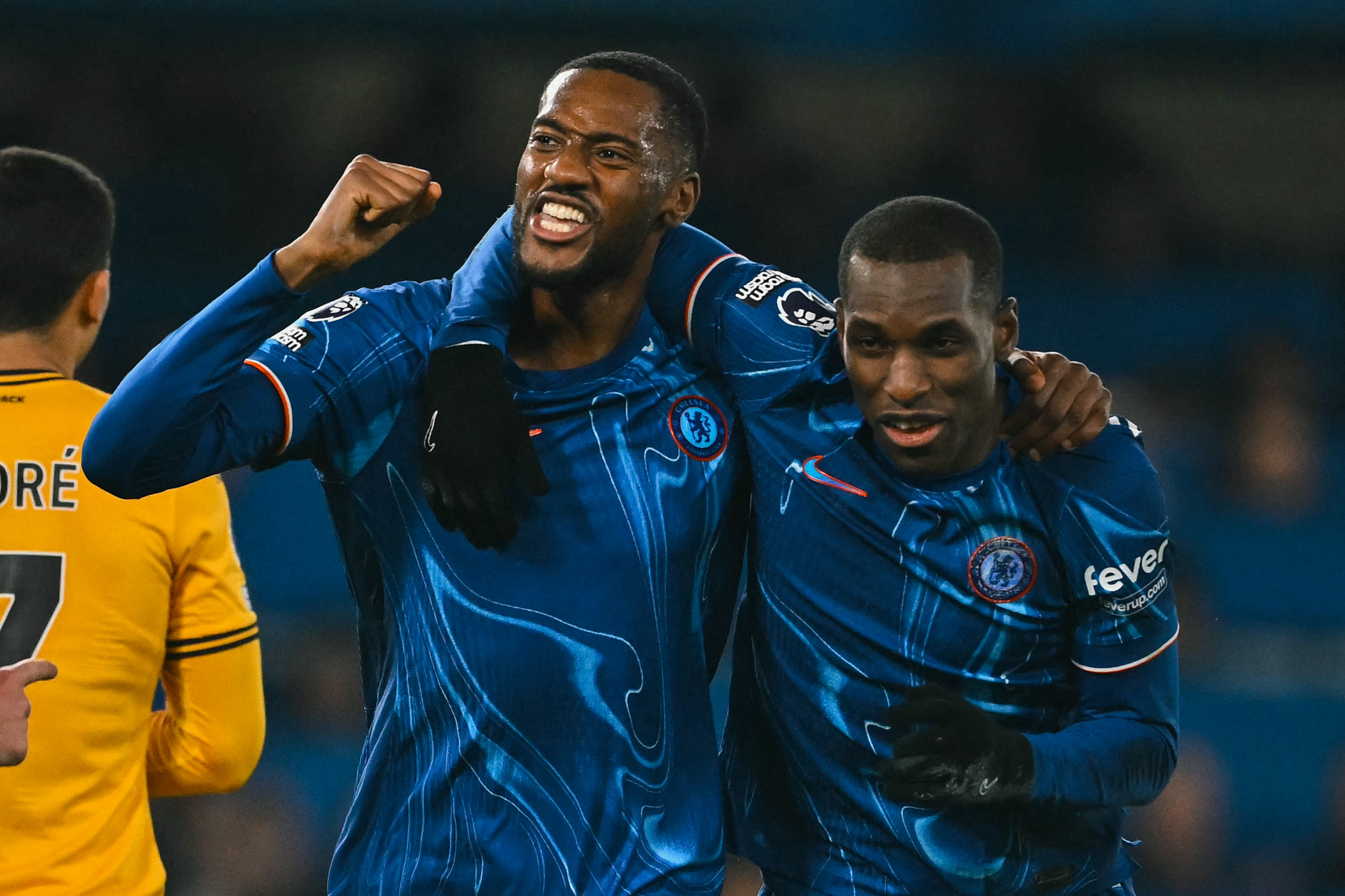 Tosin y Nico Jackson celebran un gol. Fuente: Chelsea en "X".
