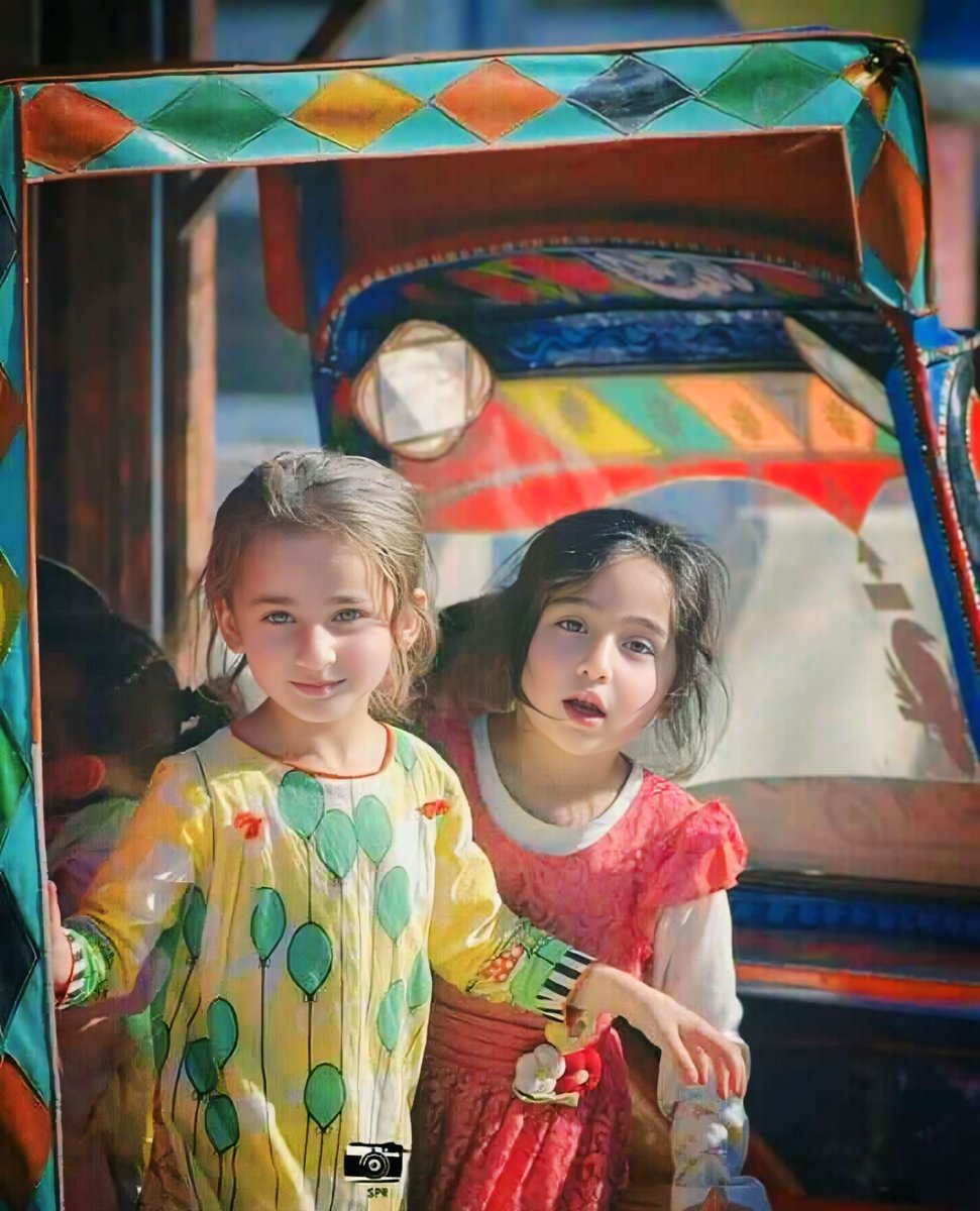 اچھے لگتے ہیں مجھے شور مچاتے بچے
ان کو خوش دیکھ کے لگتا ہے کہ دنیا خوش ہے
   . 
"عباس تابش"
#اردو_زبان