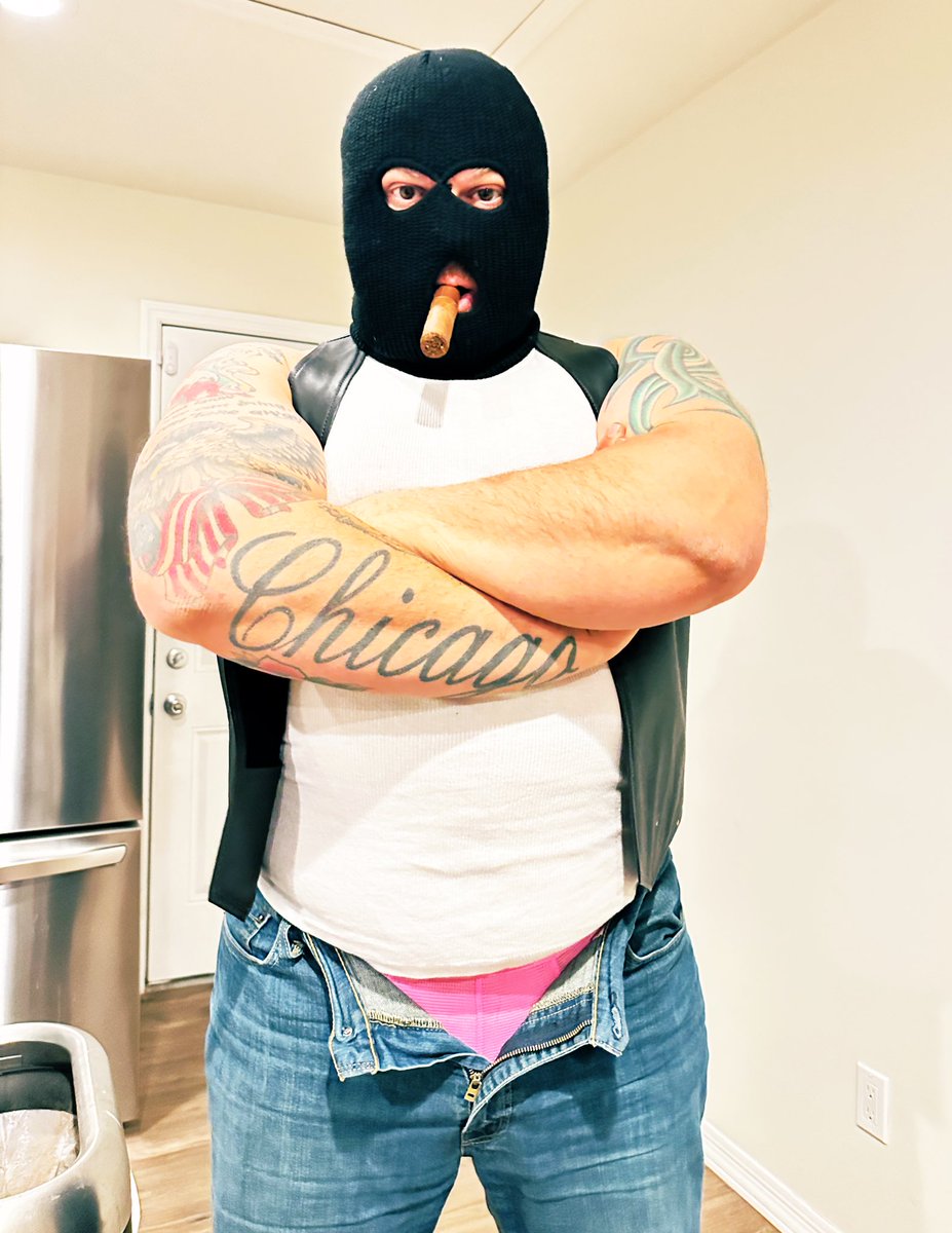 domdadnextdoor's tweet photo. Whos gonna Light my cigar and get on their knees💪 

#alphabear #daddy #daddybear #alphamuscle #musclebear #beardedmen #hairyjock #jockdad #muscledad #fatherfigure #realman #sweatybeef #tattedmuscle #americanbeef #alphadog #1dad #bidaddy #beefyjock #leatherdaddy #beard https://t.co/RGA06K3fVY