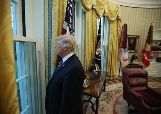 Aireando la Casa Blanca para que se vaya el olor a viejo.