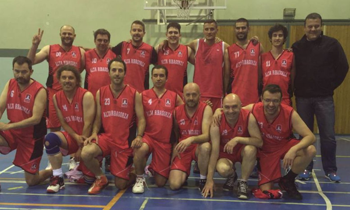 Hoy nos despedimos de uno de nuestros sarrios, el capitán de los "VollDammers", que siempre nos empujaba a la alegría y el buen rollo. Descansa en Paz y gracias por todo lo compartido.