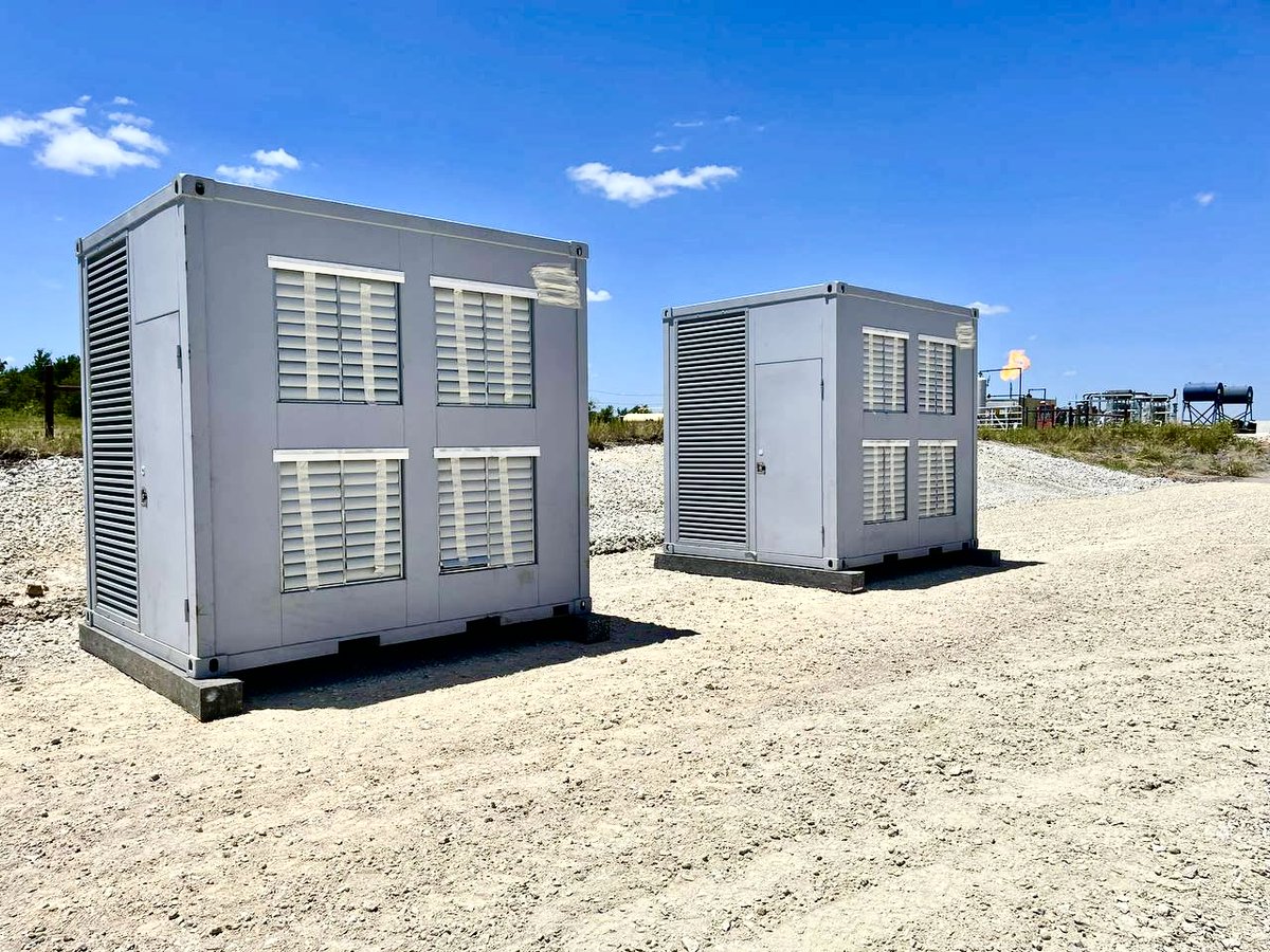 miningservices_'s tweet image. Don’t Ignore Regular Maintenance: Your Mining Farm Depends on It!  
Tips for Regular Maintenance: 
1️⃣Dust and clean equipment.
2️⃣Monitor cooling systems.
3️⃣Check connections.
4️⃣Test hashrates.
Need help with maintenance? 
Contact us!
#CryptoMining #CryptoMaintenance #MiningTips