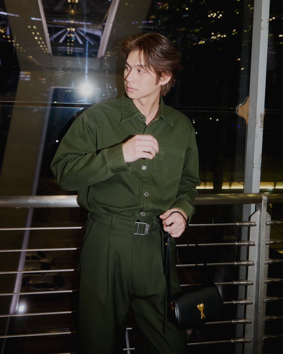 ออกเดินทางสู่กรุงปารีสไปกับ 'ไบรท์ วชิรวิชญ์' เพื่อการเข้าร่วมชมโชว์ของเเบรนด์ Ami Paris คอลเลกชั่นฤดูใบไม้ร่วง/ฤดูหนาว 2025 ที่จะเกิดขึ้นในวันพฤหัสบดีที่ 23 มกราคม 2025 เวลา 02.30 น. (ตามเวลาประเทศไทย)

#bbrightvc 
#AmiParis 
#AMIFW25 
#AMIFW25xBRIGHT
#BAZAARMENThailand