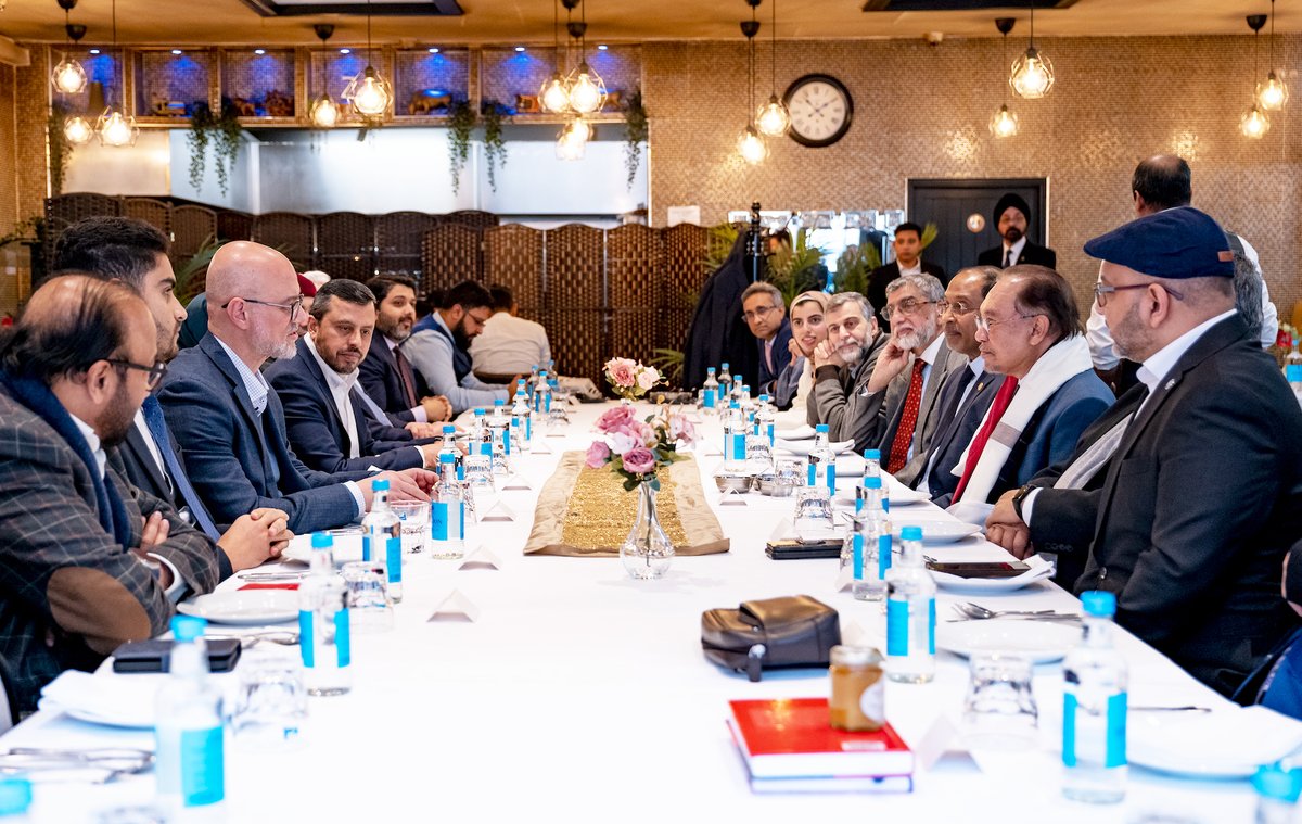 On Friday 17th of January, The Cordoba Foundation along with representatives of a number of British Muslim organisations, shared lunch and a discussion with Malaysian Prime Minister Dr Anwar Ibrahim.