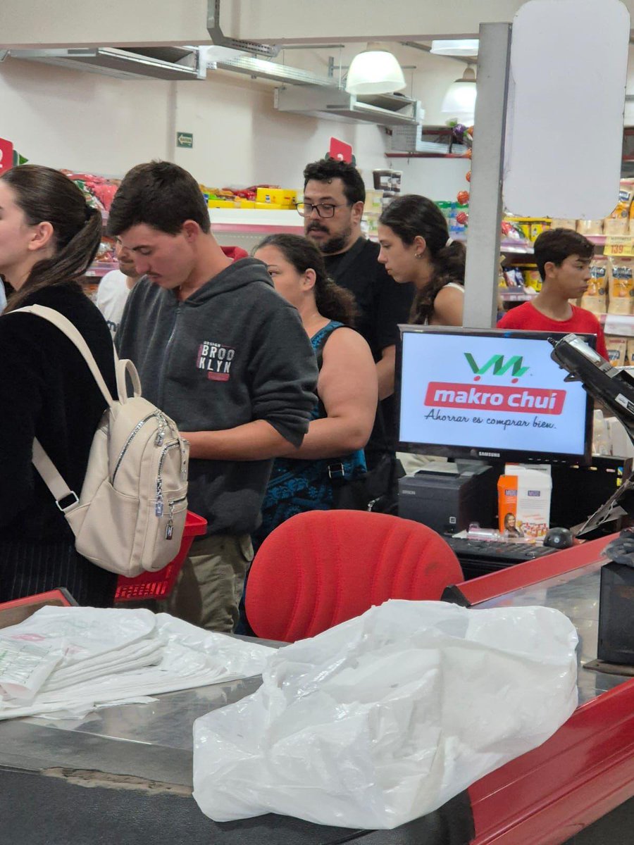 Gonzalo_Daniel3's tweet photo. Bagayeando? Contrabandeando? Ayudando a la economía del Uruguay comprando en Brasil? https://t.co/LYPcw9TPMP