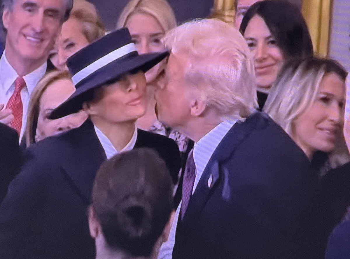 Now we know why she wore that hat.
