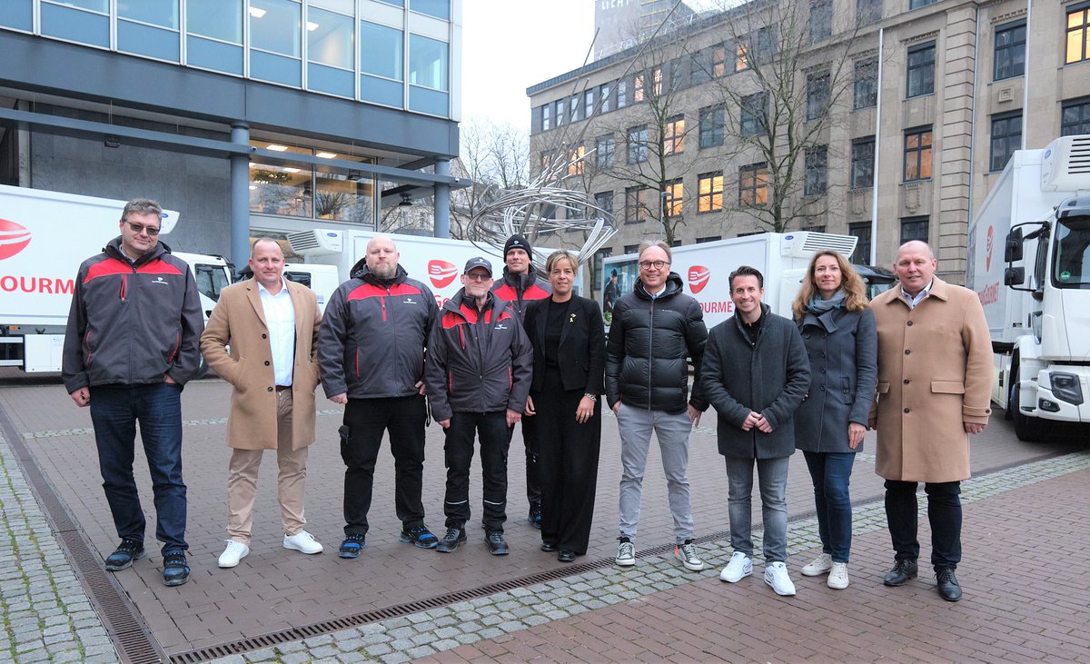 🚚Start der Kampagne E.Trucks.NRW: NRW.Energy4Climate unterstützt den Umstieg auf batterieelektrische LKW, um Emissionen im Verkehrssektor zu reduzieren. 227 vom Land geförderte E-LKW gehen noch 2025 in Betrieb! Ministerin Neubaur empfing zum Auftakt 5 E-LKW am MWIKE.