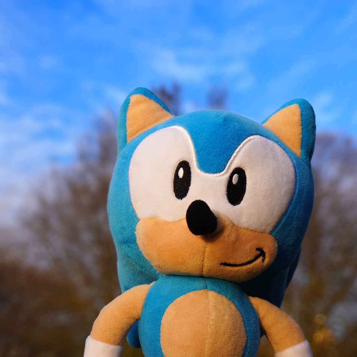 SEGA's tweet image. Blue Monday? The only blue we need today is Sonic 💙