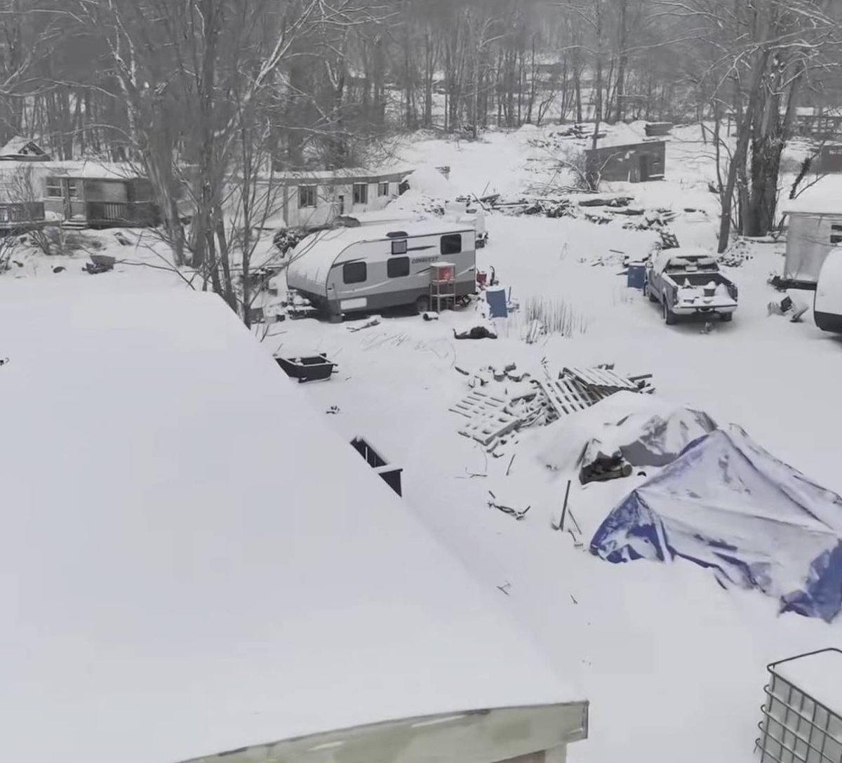 🚨#BREAKING: FEMA has just confirmed it is now looking into “more long term solutions” to house those left homeless by Hurricane Helene. 

FEMA is reaching out to local #WNC apartment complexes to house families who have been living in hotels.

THE TRUMP EFFECT IS HERE!!!!!!!!!!!