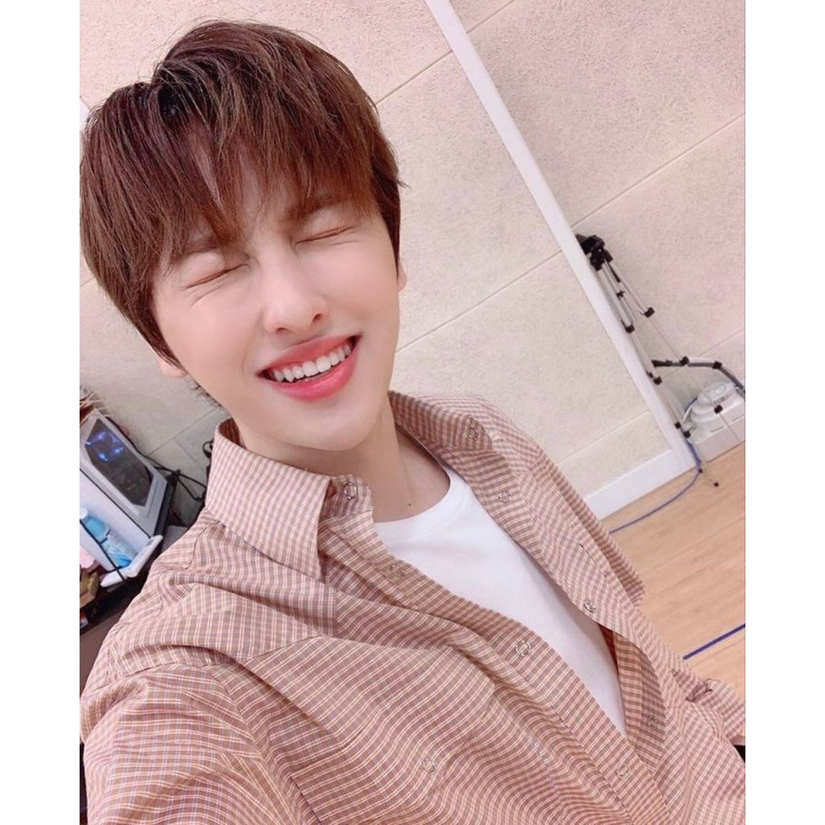 KpopMilitary's tweet photo. D-544 until Rie gets discharged

🏠: 19. July 2026

🖼️: smiling pics because his fans must be sad today 🤍 Time will fly 💪

#RIE #LeeSungho #OnlyOneOf #lyOns_stay_with_Rie #LyOn #이성호 #리에 #온리원오브 

Follow &amp; turn on the 🔔 to not miss any daily countdown :) https://t.co/GmQTqwpObi