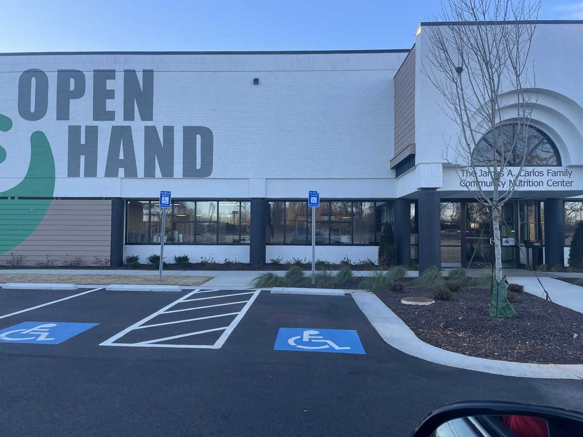Toryclark52's tweet image. Celebrating Dr. Martin Luther King Jr Day by helping out the community. My family and I delivered meals this morning through Open Hand Atlanta
@OpenHandAtlanta
#CommunityService #CommunityFirst
#SupportEachOthers #atlanta #MLKDay