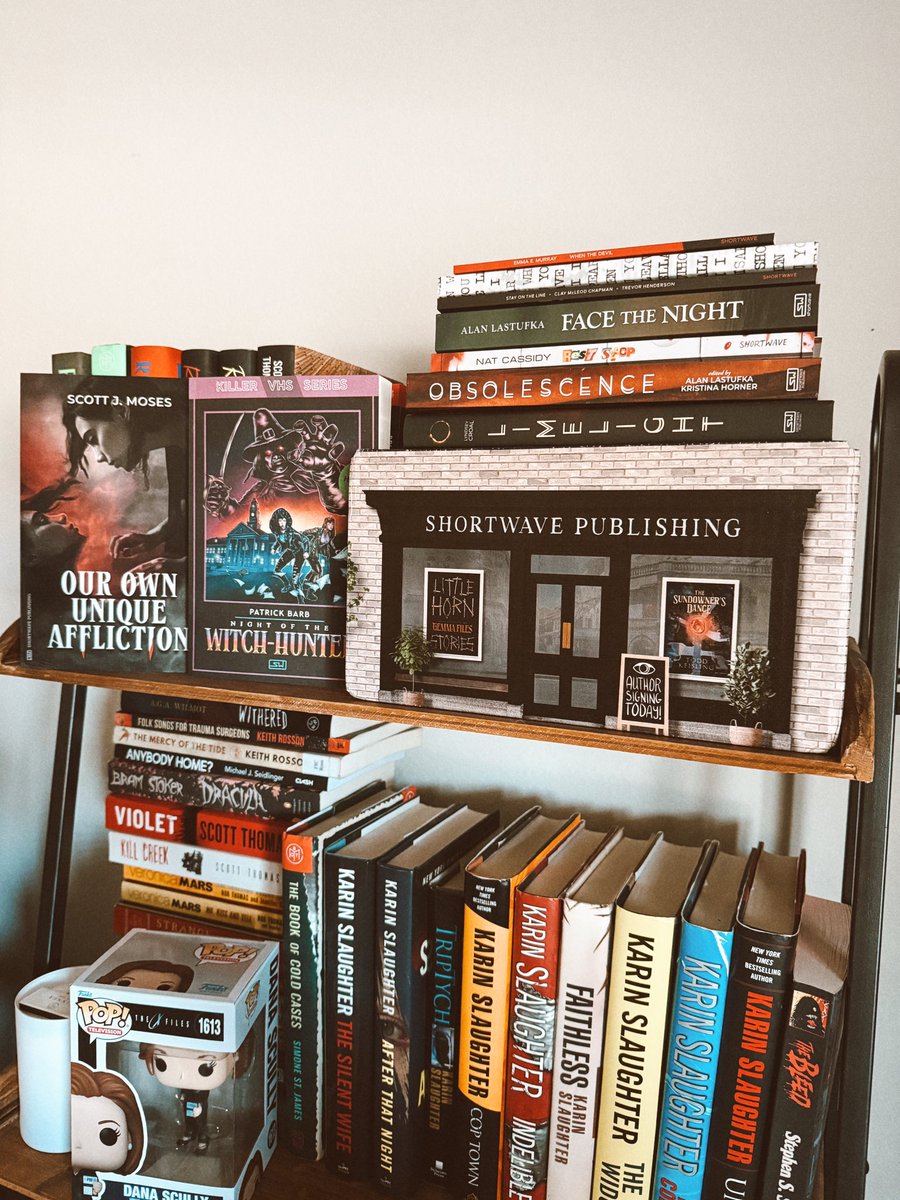 Anna (@anna_rose_reads) on Twitter photo Sharing some love for <a href="/ShortwaveBooks/">Shortwave Publishing</a> today! These quarterly boxes are STUNNING, and this will be a permanent fixture on my shelves. Sharing some love for <a href="/ShortwaveBooks/">Shortwave Publishing</a> today! These quarterly boxes are STUNNING, and this will be a permanent fixture on my shelves.