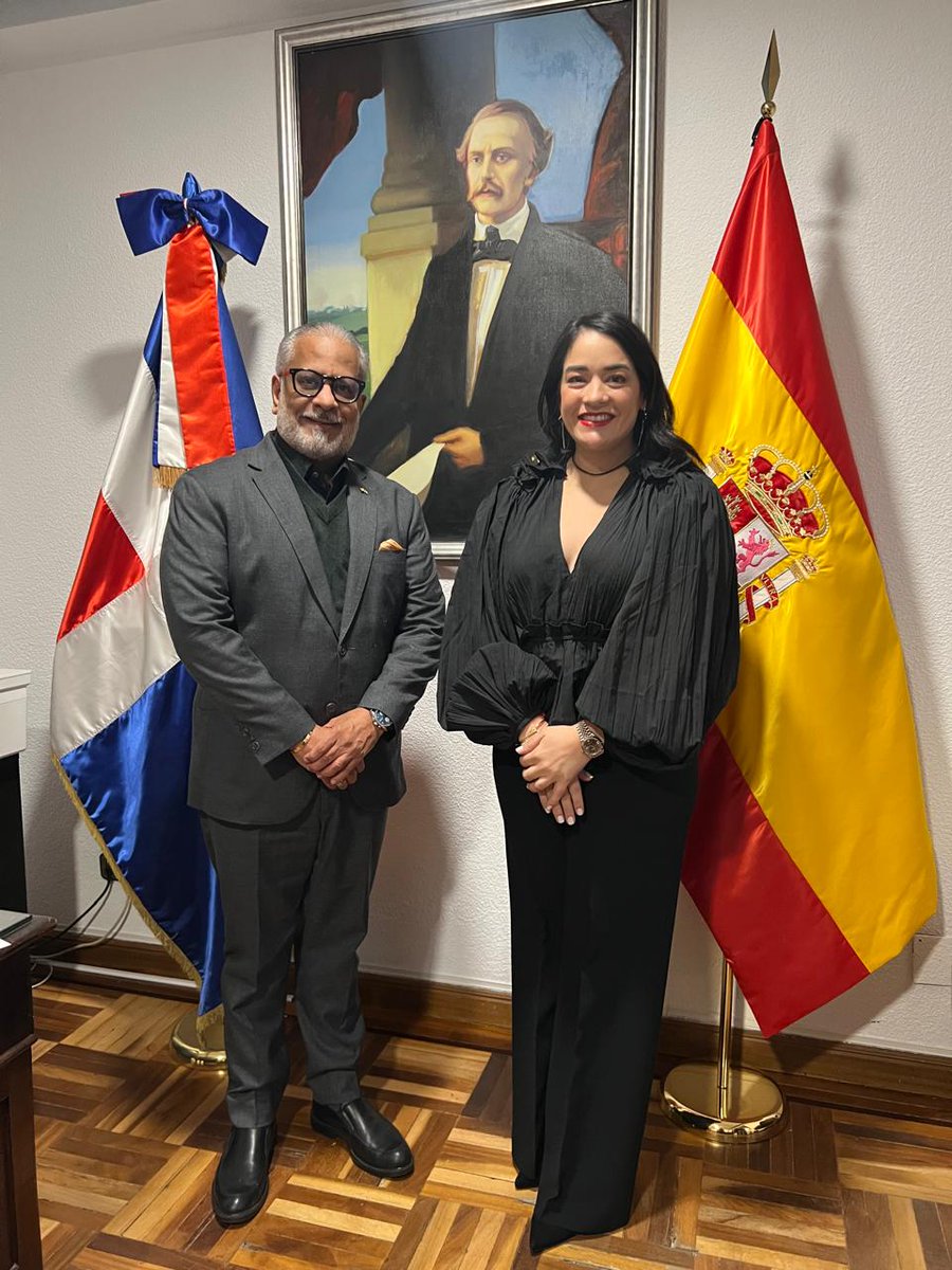 En el marco de FITUR 2025, le damos la bienvenida a Cesarina Beauchamp, Vicepresidenta de la aerolínea dominicana @SkyHighDO, en el Consulado Dominicano en Madrid🇪🇸🇩🇴.

¡Auguramos una participación exitosa en esta importante feria!