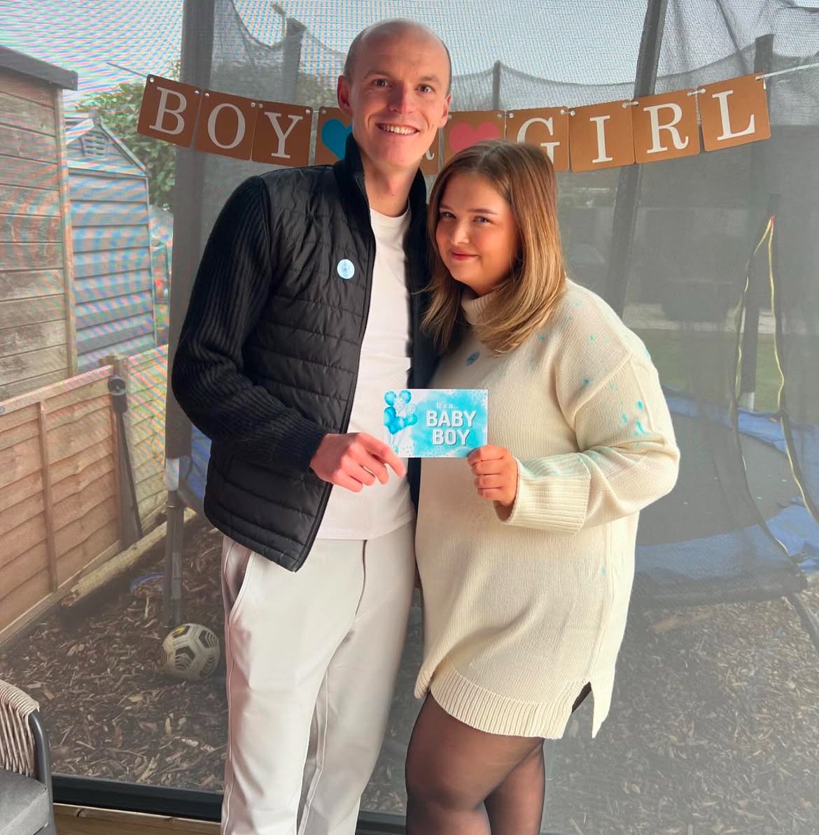 It’s been a busy week off the pitch for Moneys! 

💍 First of all, huge congratulations to physio Rob Pattison, who announced his engagement to girlfriend Grace!

👶 And Blue is the Colour in the Birmingham household, as Harry announced that he will be having a son!

#UpTheMoneys