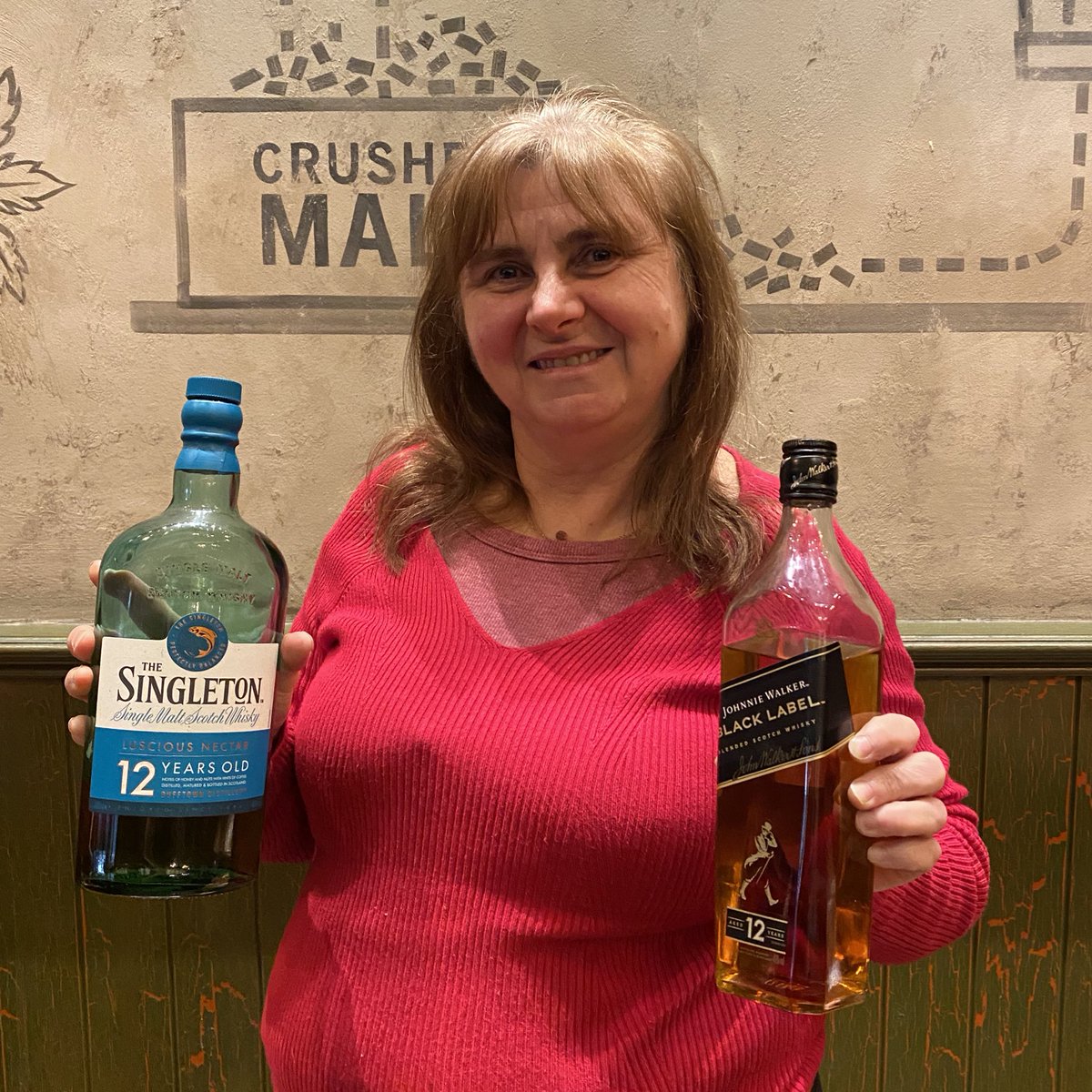 Enjoy a complimentary shot of Singleton or Johnnie Walker Black Label Whisky between the 20th - 26th of January 🥃 To redeem,  just add one of the drinks to your basket when ordering through our Young’s on tap app! 

#Greenwich_Uk #burnsnight #whisky #johnniewalker #singleton