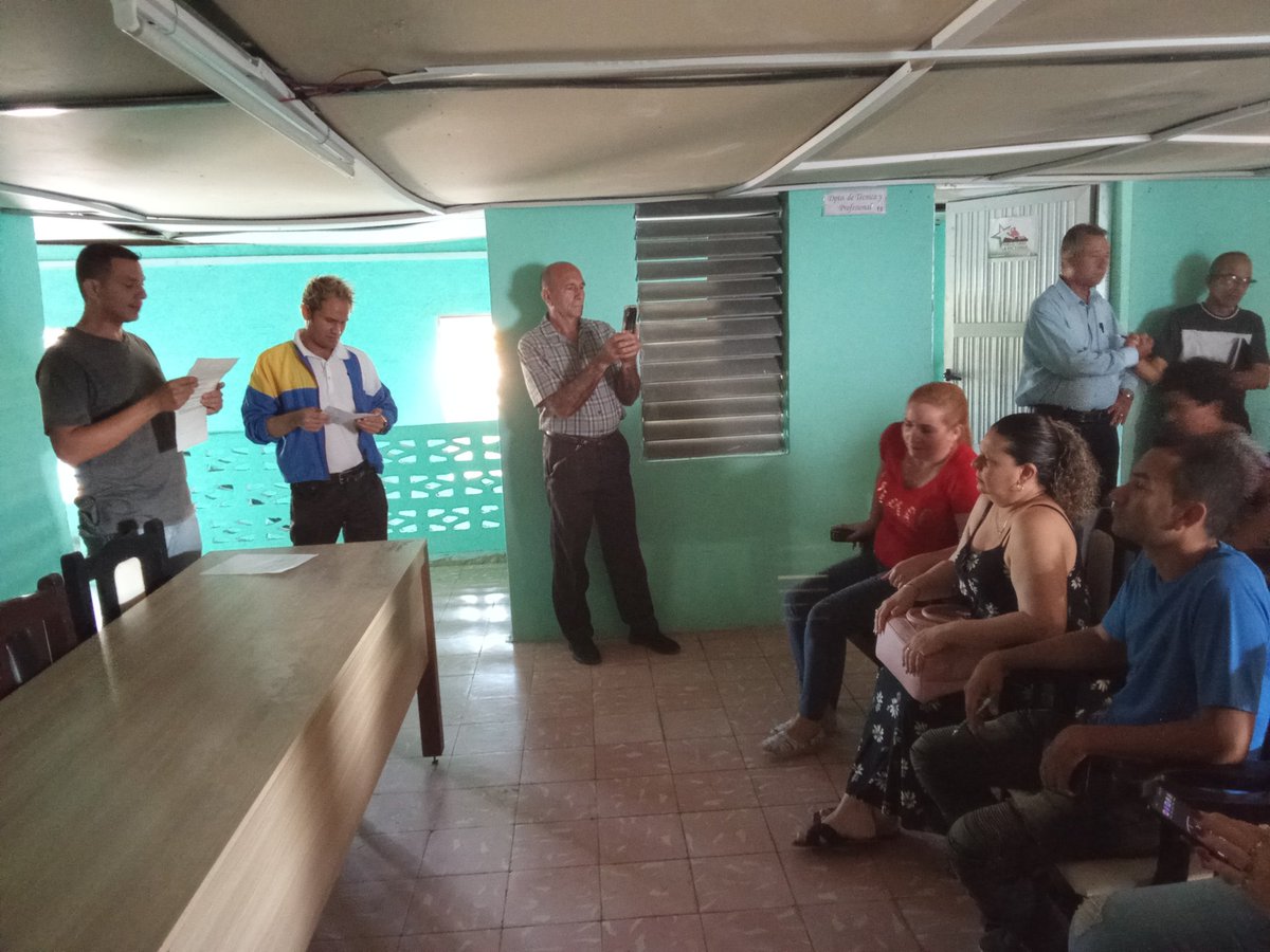 JorgeLu71436757's tweet photo. Inicia la semana en la #DGEM en #PuertoPadre con el matutino sindical. #TareaDeGrandes @DiazCanelB @naimatrujillob @nilser_pineda @WalterNoris @Yanisleydi86605 @octavio630810 @Louisochoaochoa https://t.co/KuPOOhgNGF
