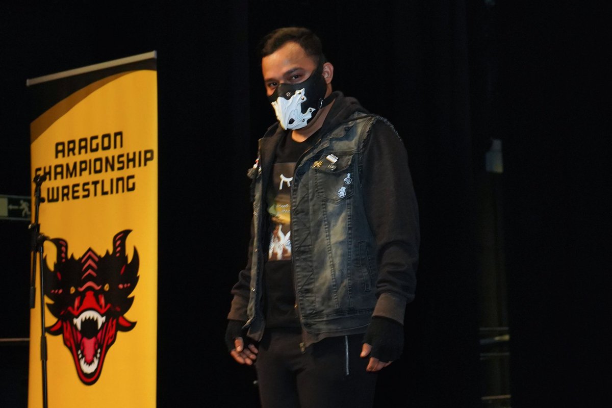 ACWspain's tweet photo. MAIN EVENT:

El campeón, conocido por su actitud desafiante, lanzó un reto abierto al vestuario.
Fue respondido por Mason Cypher, el cual a pesar de su esfuerzo,no logró destronar al imponente campeón.
The Anvil retuvo su campeonato,por cuenta de 3 consolidando su dominio en ACW. https://t.co/UPIEWQuZLw