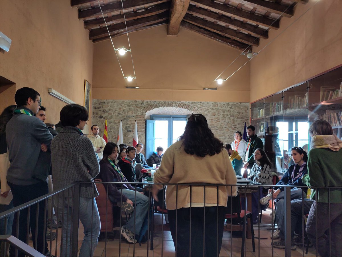 [EEGG💚🧡] Aquest cap de setmana ens hem trobat la Xarxa General i els EEGG per posar fil a l'agulla al programa de curs🪡