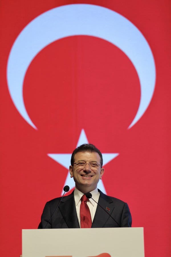 Yan yana, omuz omuza yürümeye devam edeceğiz...

Ne baskılar, ne soruşturmalar halka hizmet mücadelemizi engelleyemez!