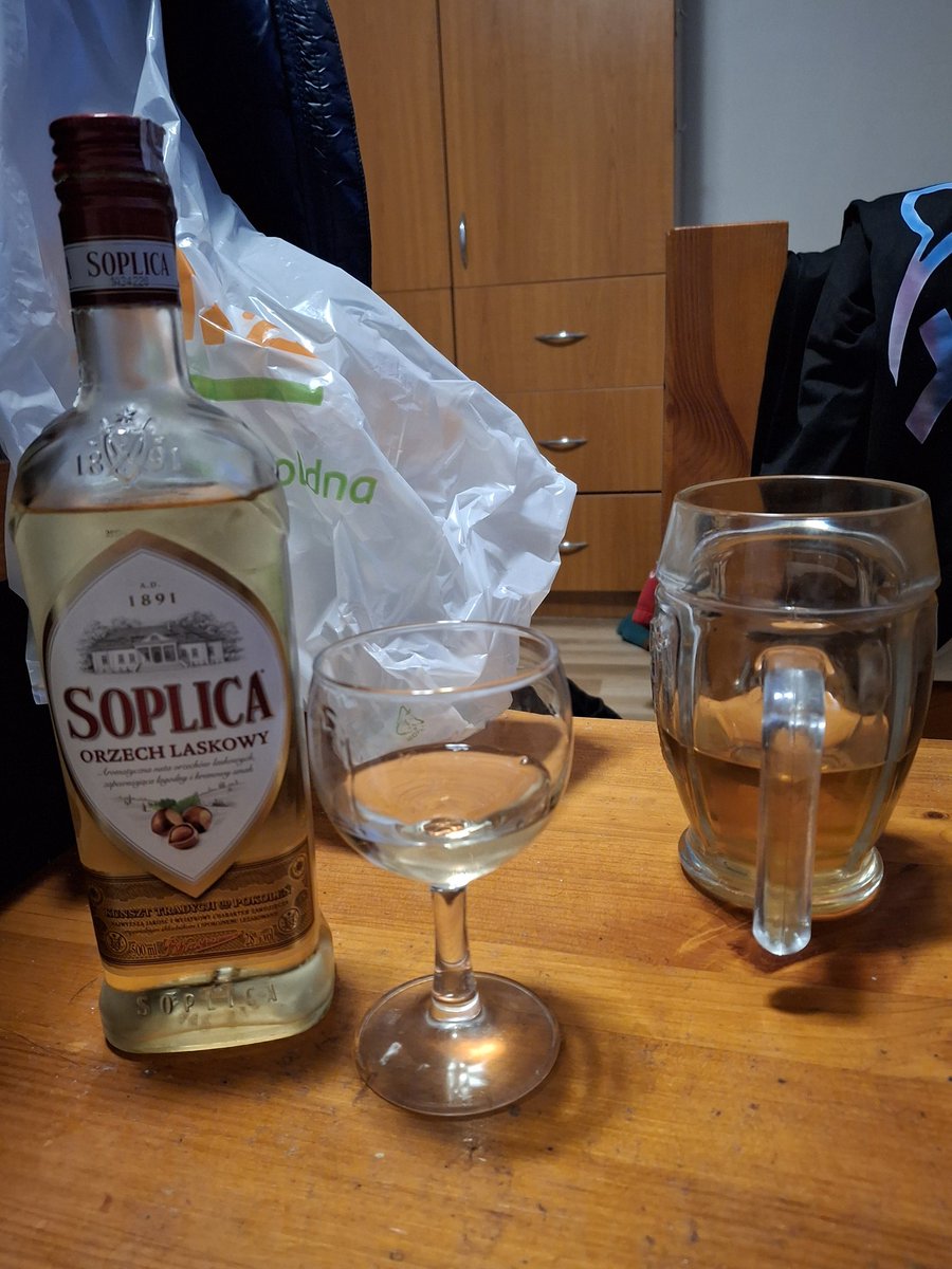 BSoftaofta's tweet image. #SoftaOfta #dinner #Polen ✌️💞😇🇸🇪🇪🇺🇺🇦🌎🏴‍☠️🎶💛❤️💙💯🇵🇱🍔⛄️🍟❄️🍸🙏