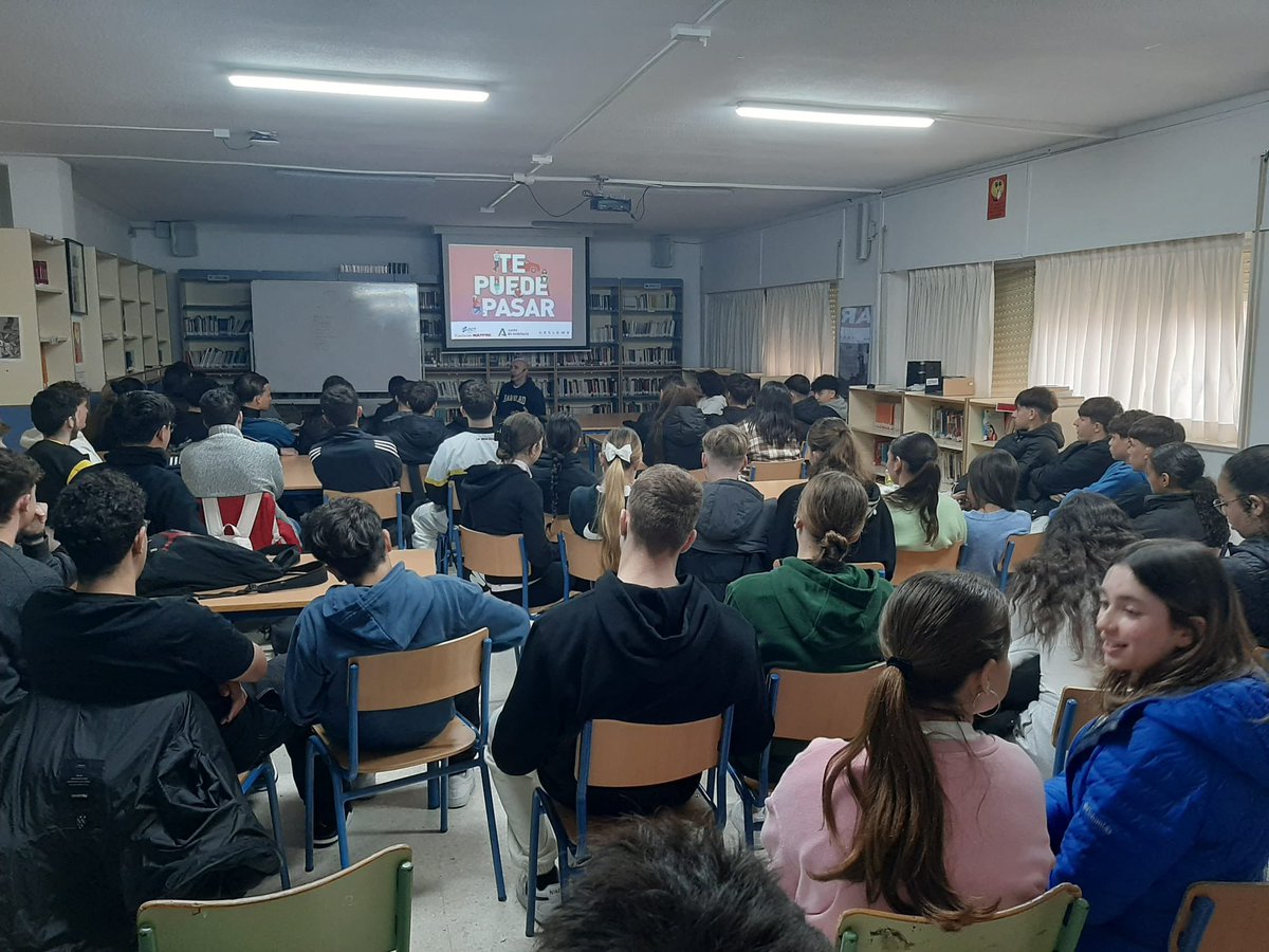 iesAlBaytar's tweet photo. Esta mañana el alumnado de 1 de bachillerato y 4 de ESO ha tenido una charla sobre educación vial impartida por @sergiohijano, de la asociación @aesleme_espana. 
Muchísimas gracias! 

#iesalbaytar #benalmadena #benalmadenacosta #arroyodelamiel #educacionvial #aesleme https://t.co/WltecWSbfc