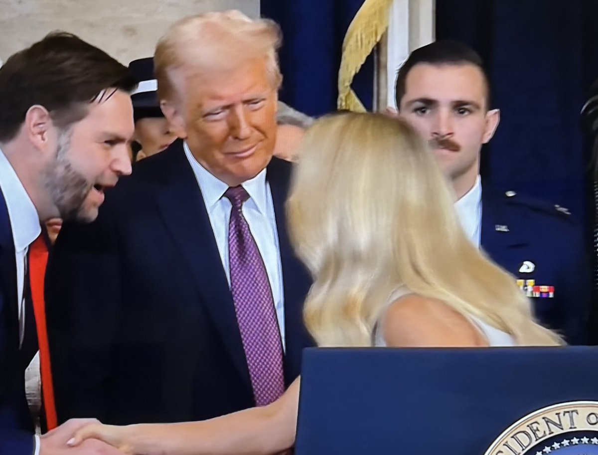 Photo de stock Jenny McCarthy à l'arrivée des Billboard 141083743 |  Shutterstock, image size:1200x913