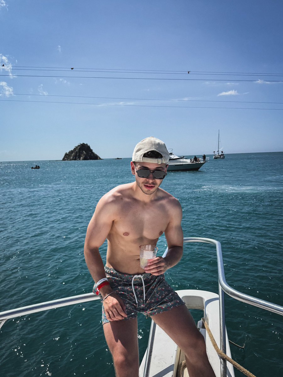 soyfonsee's tweet image. 🏖️🏖️