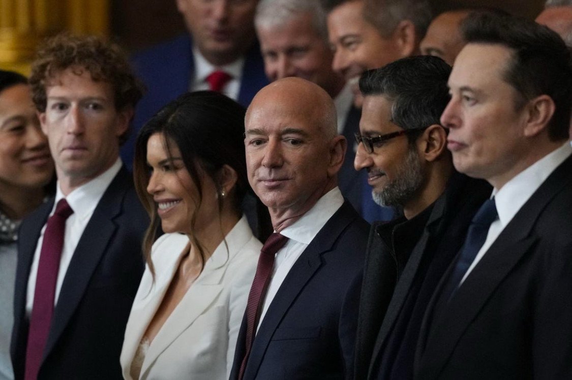 whstancil's tweet image. the three richest men in America, who control all of your communications, are propping up a corrupt, criminal, and unfit dictator so they can loot the country