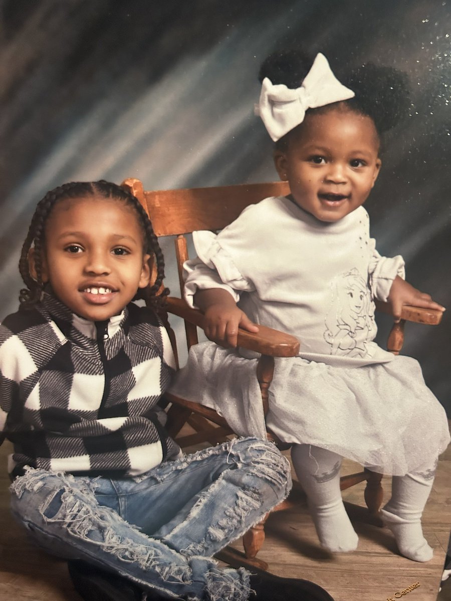 ImReallyJP's tweet photo. Just an quick update on my life my kids are GREAT! I left my abuser and I feel sooo GREAT! I’ll be a nurse this year, still your favorite phlebotomist ANDDD I went from 250lbs to 165lbs 😮‍💨💪🏾 I’m a gym girly a school girly and a bomb ass momma💋 https://t.co/hHMH2WlpXm