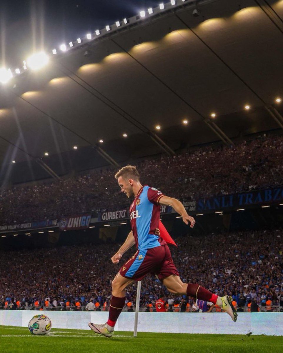 Trabzonspor’umuzun formasıyla 100. resmi  maçına çıkan oyuncumuz Edin Vişça’yı tebrik ediyoruz. 

#ÜniversiteliTrabzonsporlular