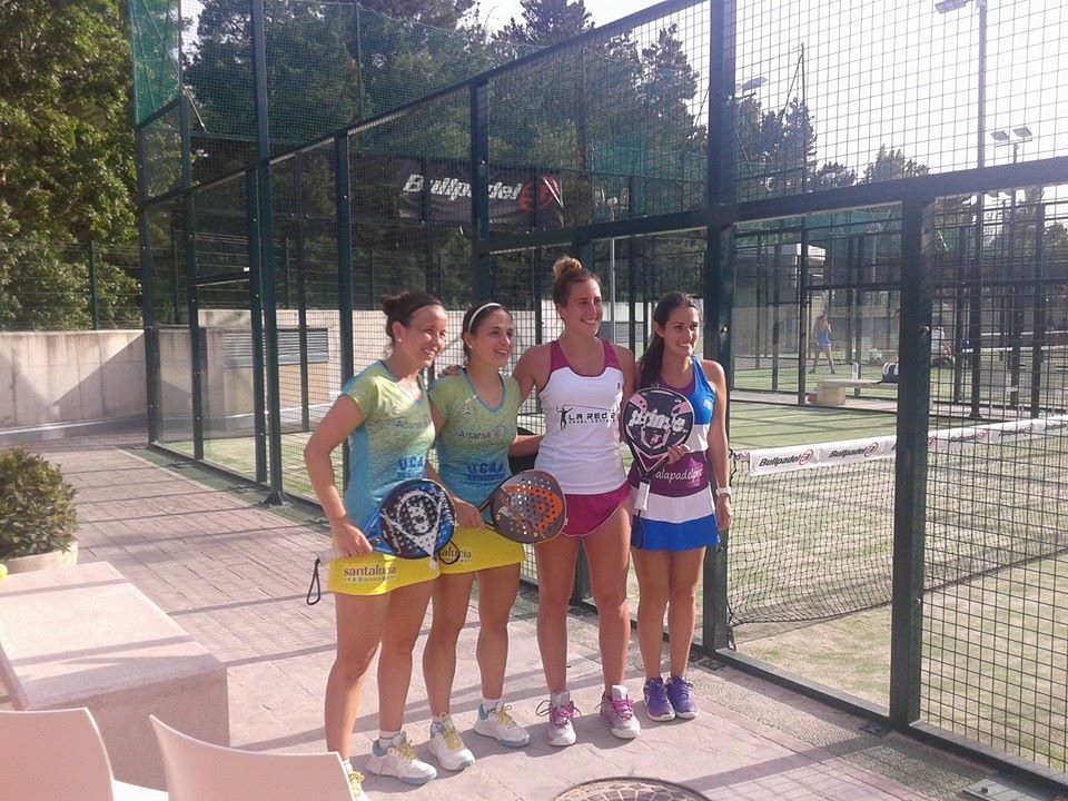 Hice esta foto en 2014, cuando acababa de caer rendido a la magia del pádel. Era el primer partido profesional que veía. 

¿Cómo iba a imaginar hasta dónde me llevaría esta locura?

Aquella jovencísima Victoria Iglesias empezaba a demostrar su potencial y desparpajo. Hoy celebro