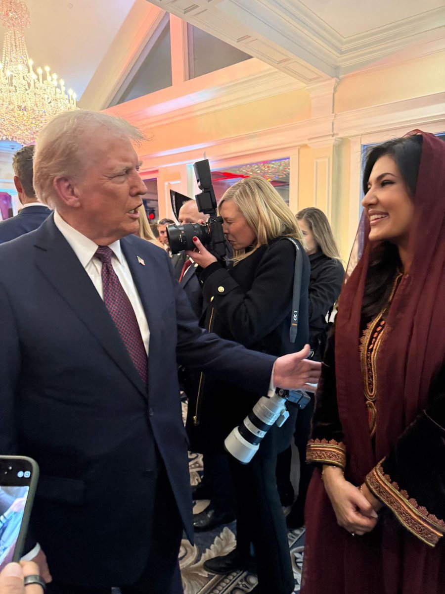 SaudiNews50's tweet photo. السفيرة السعودية في أمريكا الأميرة ريما بنت بندر خلال حضورها حفل تنصيب الرئيس الأمريكي ترمب.

- https://t.co/1GGU7haYAF
