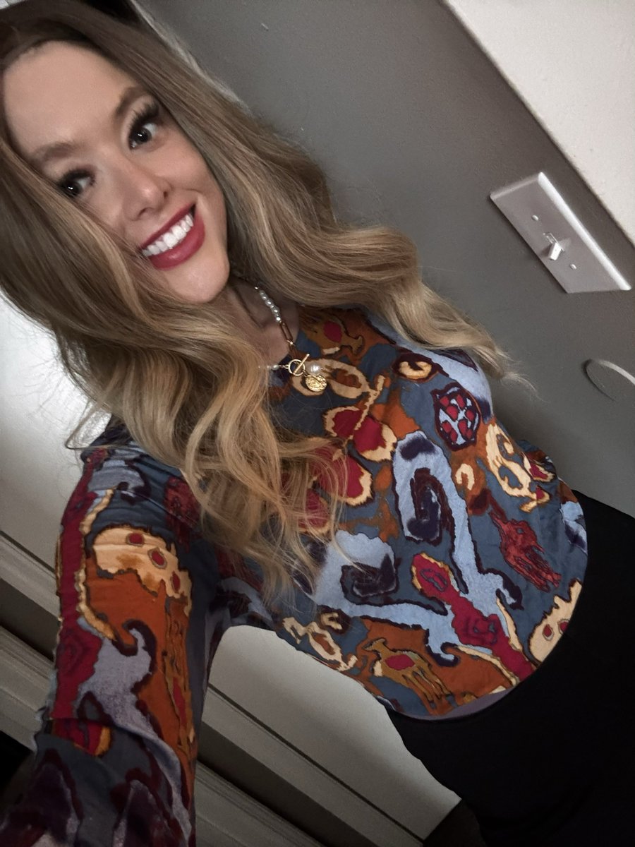 USA90sGal07's tweet image. Happy Inauguration Day! 🇺🇸God Bless America and I’m super happy everything went safely for President Trump &amp;amp; his administration! 🙏❤️