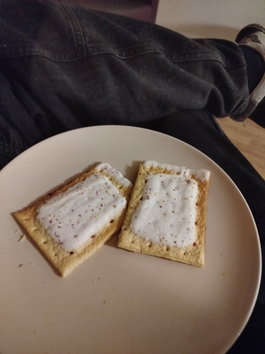 skramzbunny's tweet image. Trying #poptarts #yum