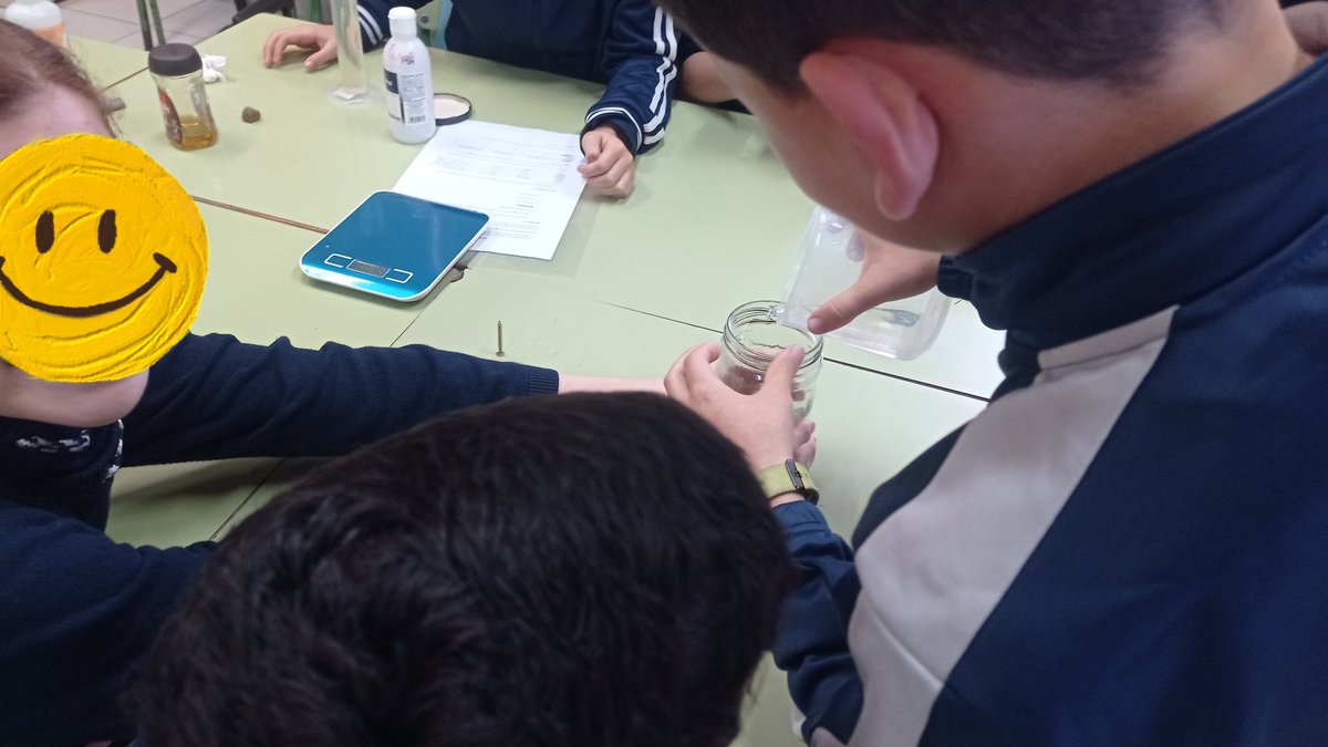 Antonio del Salto (@experiprinfa) on Twitter photo En <a href="/CEIPMediterrne1/">CEIP Mediterráneo</a> y en #melilla experimento de densidad. Calculamos masa, volumen y densidad de distintos líquidos y sólidos. Hicimos una torre de densidad En <a href="/CEIPMediterrne1/">CEIP Mediterráneo</a> y en #melilla experimento de densidad. Calculamos masa, volumen y densidad de distintos líquidos y sólidos. Hicimos una torre de densidad
