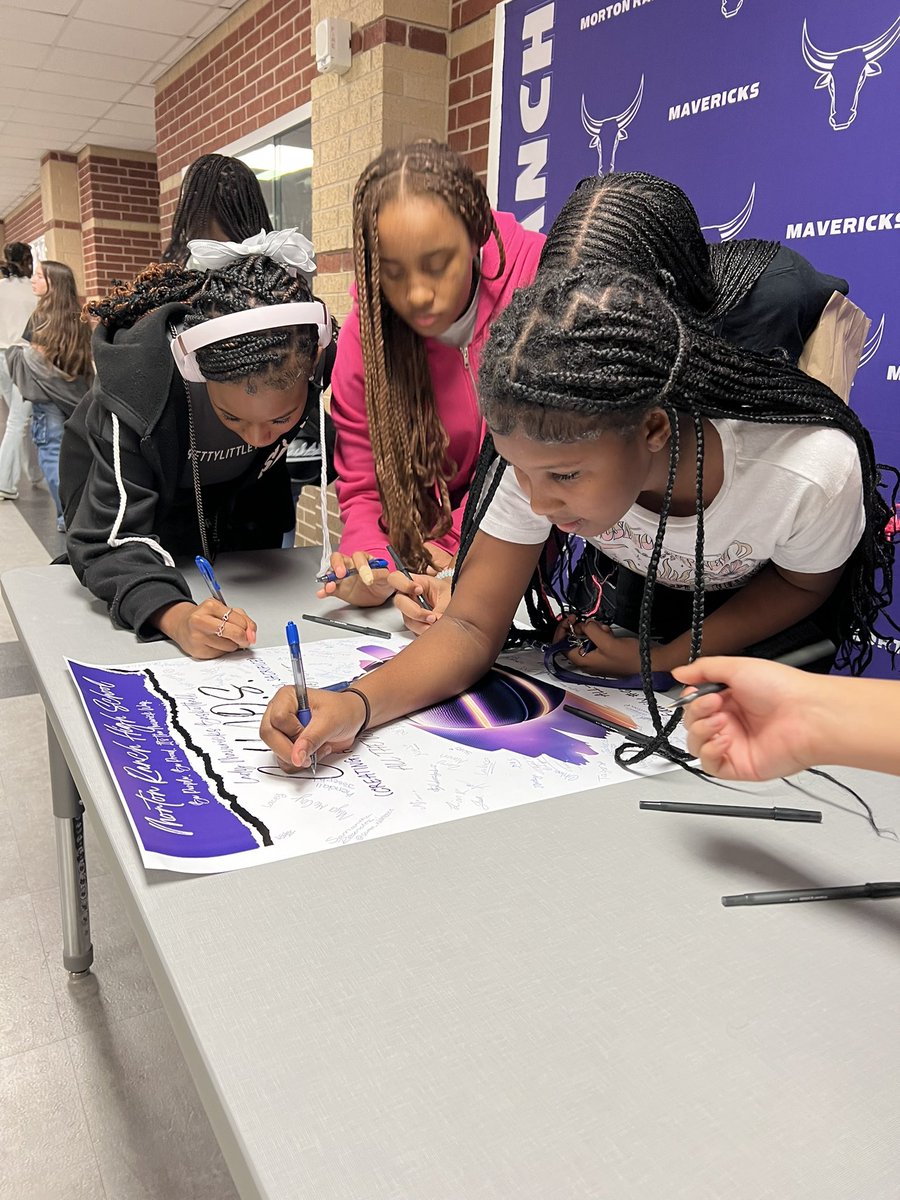 MrhsGirls_Bball's tweet image. Still thinking about Junior High Night! It was so great to have these future Mavs in the house. They “signed” to be a MRHS Lady Mav and got a little snack to keep them fueled up in the stands! #ALLINFAMILY #CreatingCHAOS