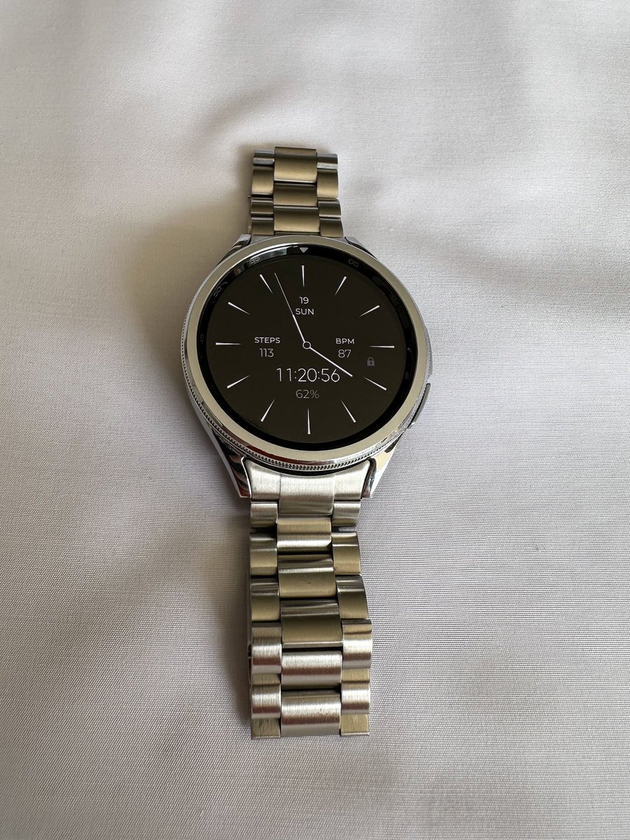 sgarcesb's tweet photo. Amigossss estoy vendiendo este Galaxy Watch6. Tiene menos de 6 meses de uso, estado 10/10. Por si están interesados o conocen a alguien https://t.co/MFugr6MR0I