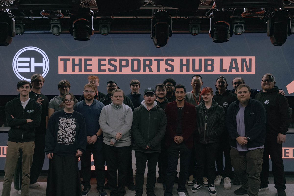 howard_haowei's tweet photo. Such a great experience to be the Stage Ref. For @TheEsportHub COD LAN event  at @StaffsEsports Arena last weekend! 

So glad to work with such an excellent production team.

See you next time! https://t.co/B7cHt4iWGY