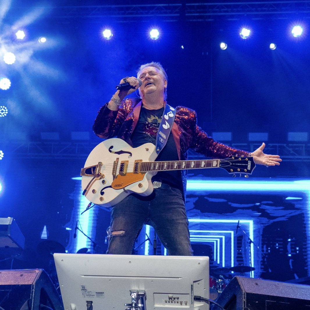 miguelmateosok's tweet photo. Espectacular comienzo de año tocando nuevamente en Argentina 🇦🇷
Muchas gracias por acompañarnos en una gran noche de rock en la #FNP2025 🍐 https://t.co/z0zjKYvRlC