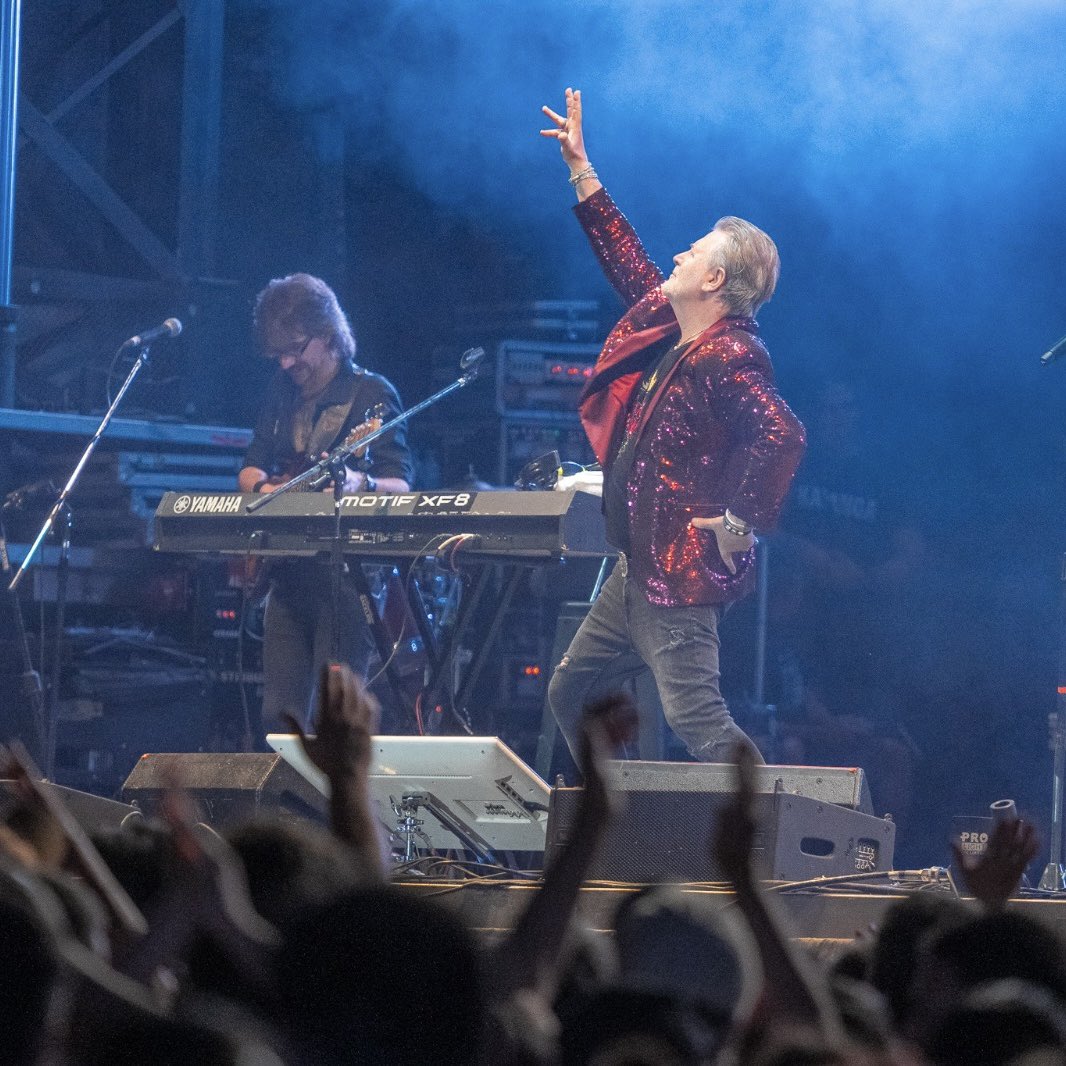 miguelmateosok's tweet photo. Espectacular comienzo de año tocando nuevamente en Argentina 🇦🇷
Muchas gracias por acompañarnos en una gran noche de rock en la #FNP2025 🍐 https://t.co/z0zjKYvRlC