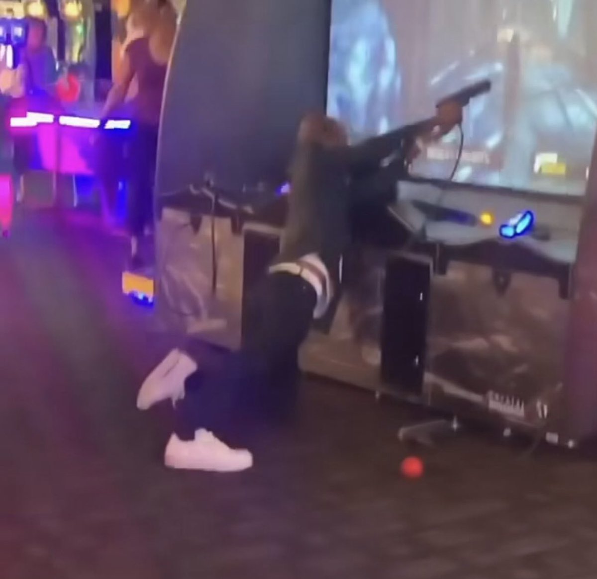 insaneposes's tweet image. 