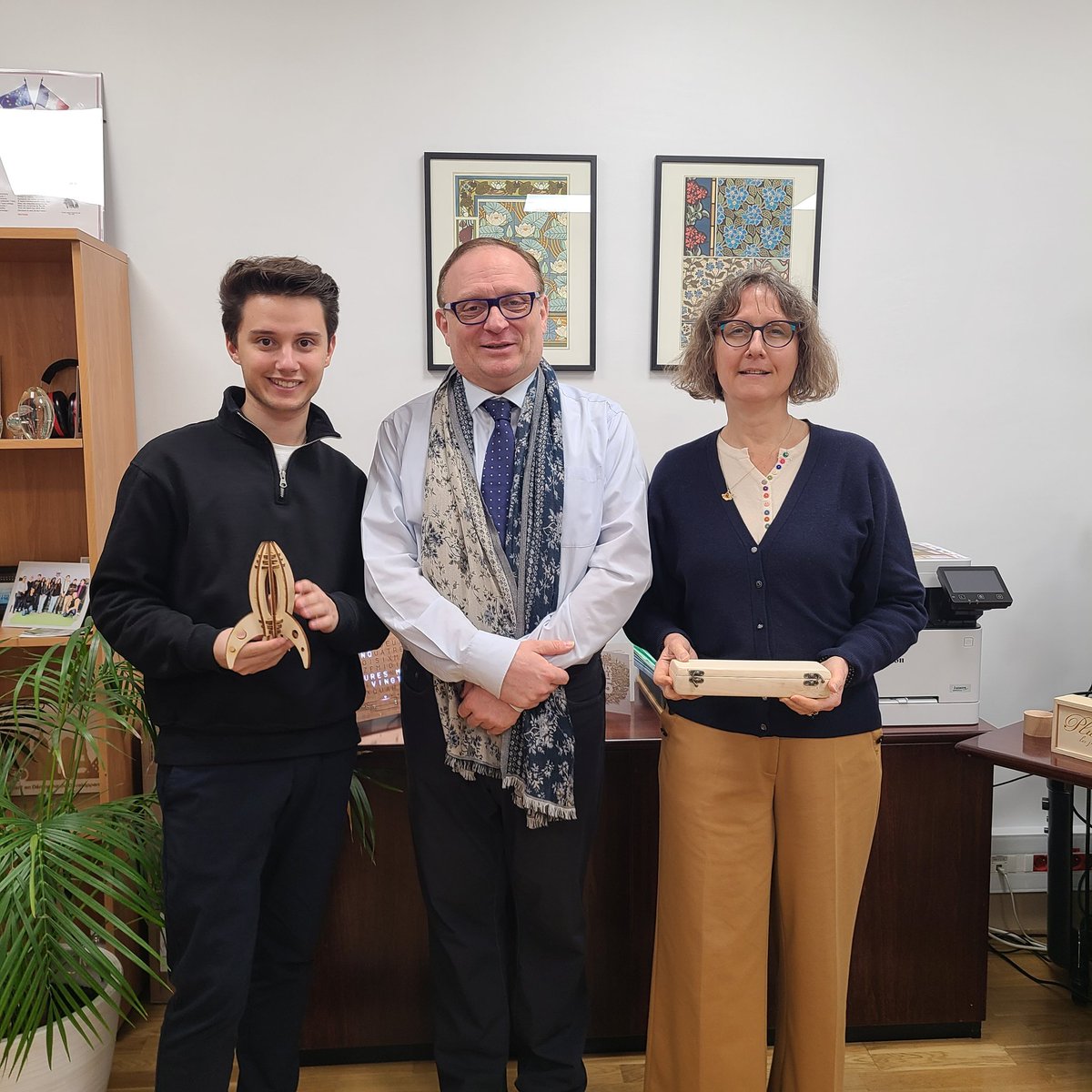 L'association Faire Face est venue sensibiliser 12 classes contre le harcèlement scolaire dans notre établissement.
Merci à Elian Potier et Béatrice Le Blay co-présidents. Une association soutenue par M. Gabriel Attal....