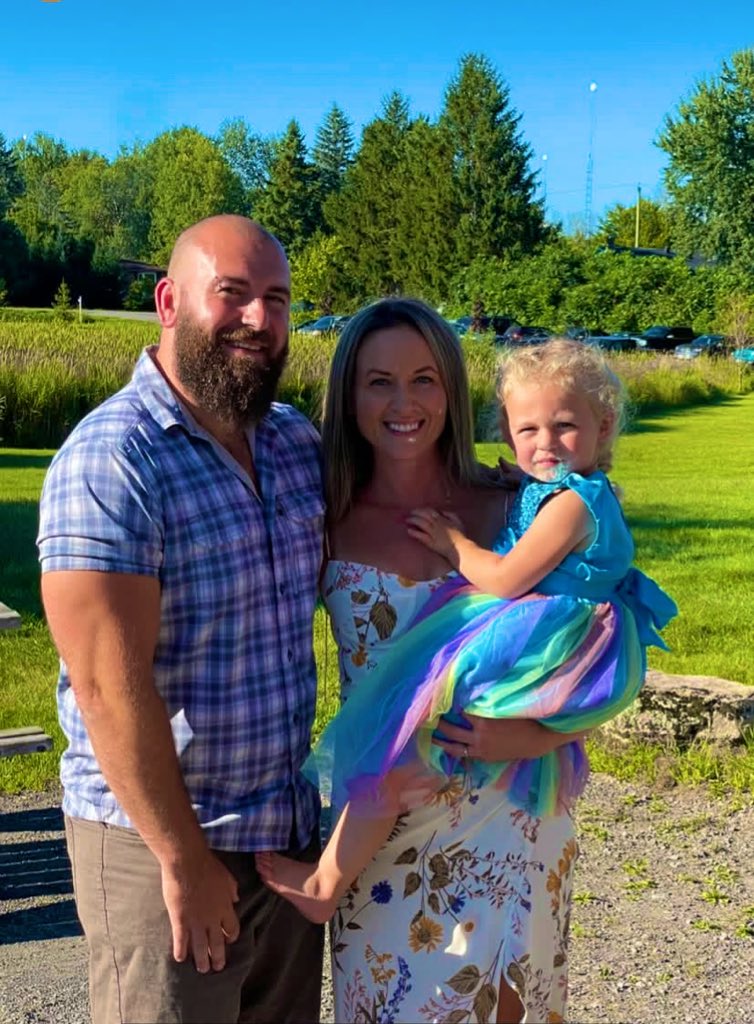 Mitchellecollin's tweet photo. #backyardwedding ❤️ https://t.co/63QQdIoJrq
