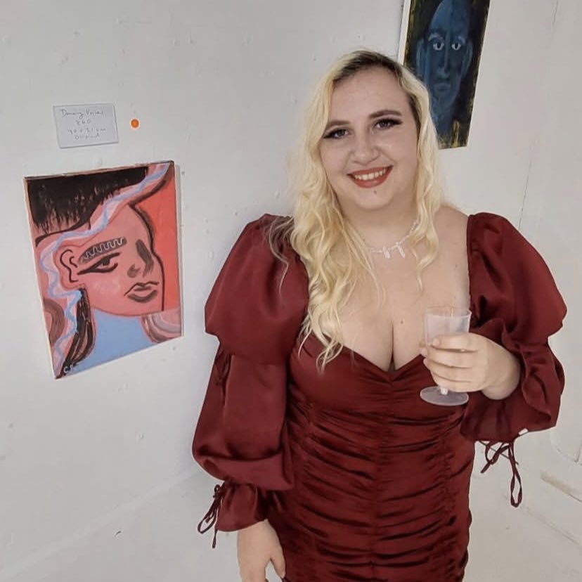 Thinking about how far I’ve come as a person. 

The left, was a shy 17 year old making art at school and on the right is a photo of me at my first ever exhibition. (I did a speech and everything!)

Feeling proud and excited about what the future holds. 

#ArtistOnX #MindfulMonday