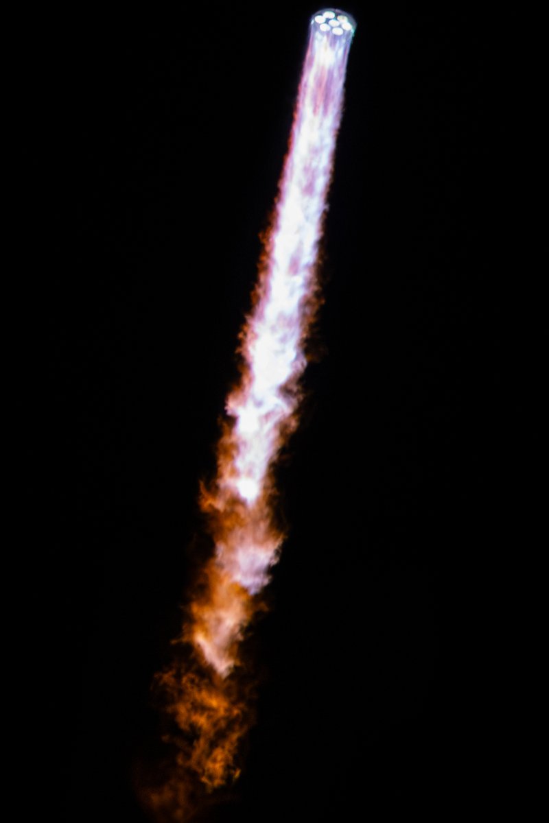 ChadwickSpace's tweet photo. 2 more #NewGlenn photos! New Glenn was extremely photogenic with this launch and I keep looking back at my photos from it. I'm so excited for the next launch!

@blueorigin @JeffBezos @davill #NG1

📸Me https://t.co/aNr73Nic7Z